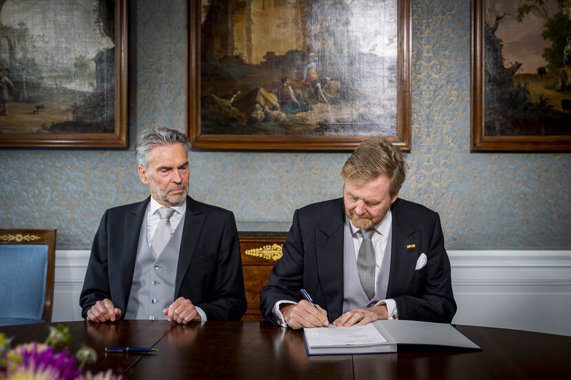 King Willem-Alexander and Prime Minister Dick Schoof sign the Royal Decrees discharging the previous government and appointing the new ministers and state secretaries.